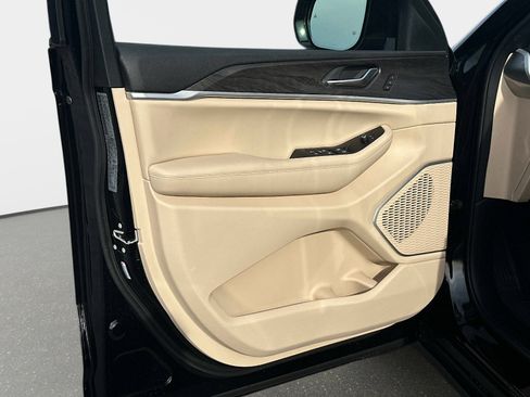 New 2025 Jeep Grand Cherokee Limited w/ Luxury Tech Group II AWD/4WD image 20