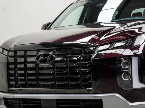 Used 2024 Hyundai Palisade Limited FWD image 2