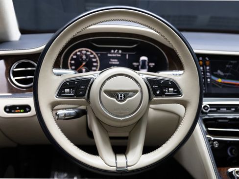 Used 2021 Bentley Flying Spur W12 image 7