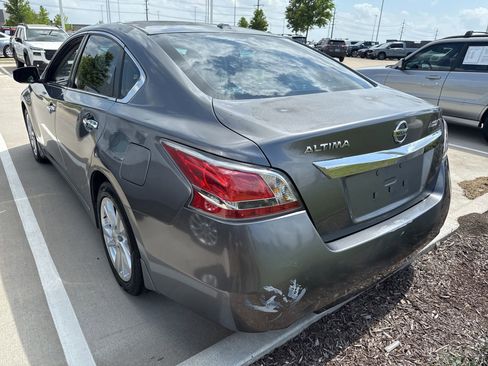 Used 2015 Nissan Altima 2.5 SL w/ Technology Package FWD image 5