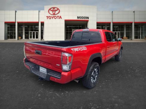 Certified 2022 Toyota Tacoma TRD Off-Road w/ Technology Package AWD/4WD image 5