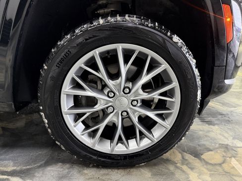 Used 2022 Jeep Grand Cherokee L Summit w/ Luxury Tech Group V image 32