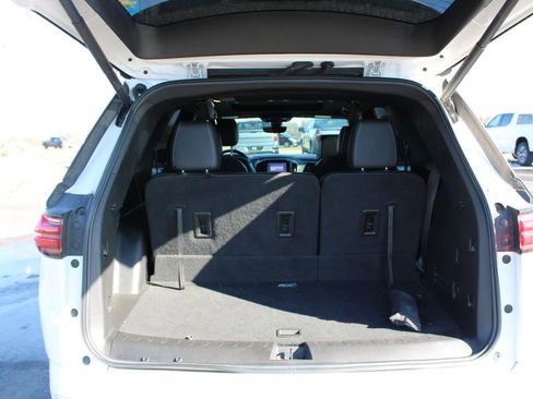 Used 2023 Chevrolet Traverse Premier image 13