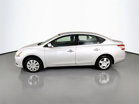 Used 2014 Nissan Sentra SV image 2