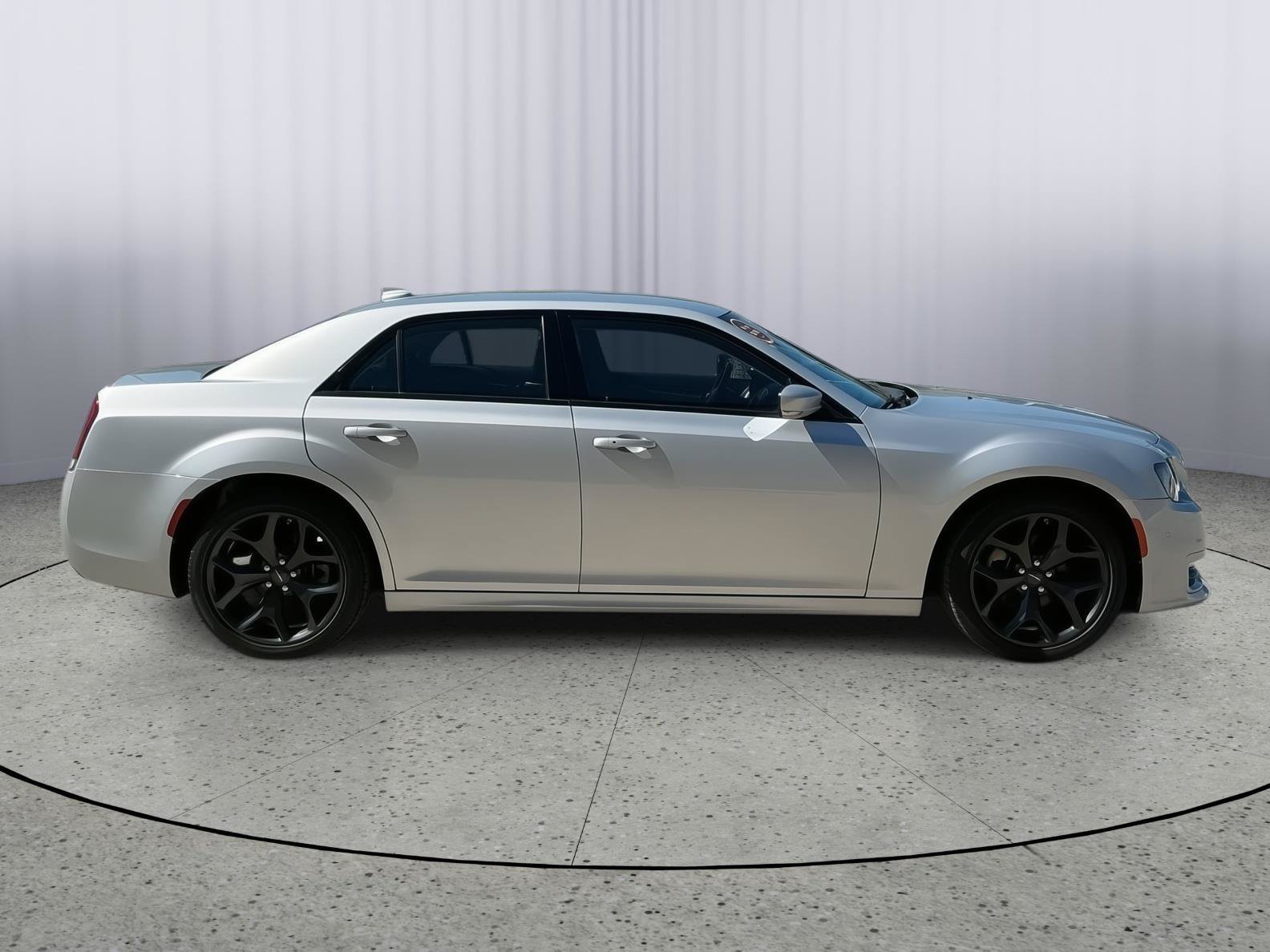 Used 2022 Chrysler 300 Touring L RWD image 6