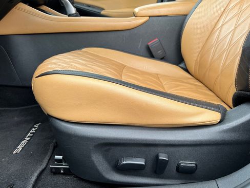 Used 2022 Nissan Sentra SV w/ SV Premium Package image 15