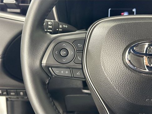 Certified 2025 Toyota Corolla Cross XSE image 18