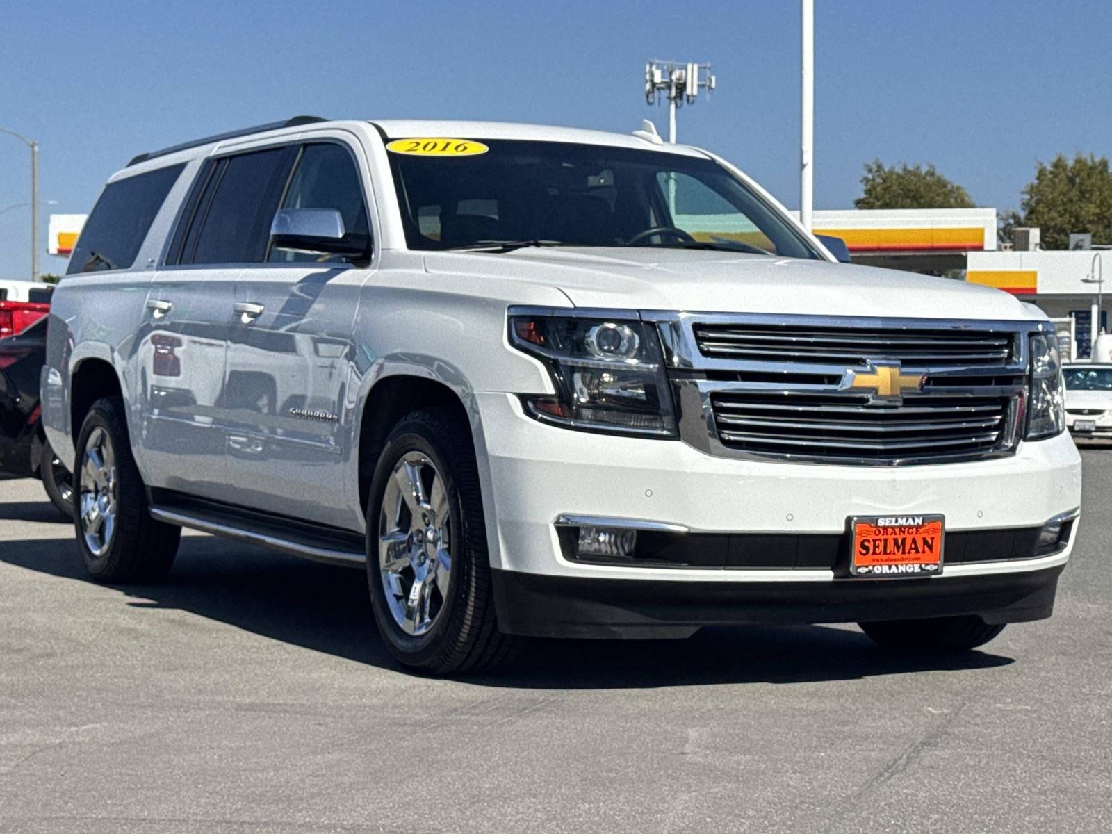 Used 2016 Chevrolet Suburban LTZ RWD image 3