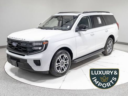 Used 2025 Ford Expedition Active AWD/4WD image 1