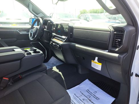 Used 2025 Chevrolet Silverado 1500 LT AWD/4WD image 37