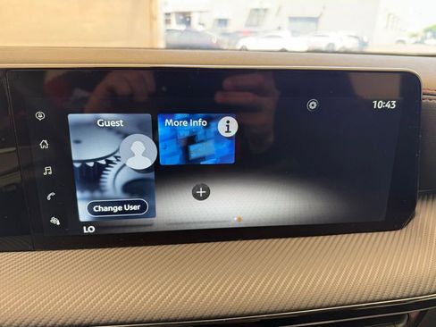 Used 2025 Nissan Kicks SR FWD image 23