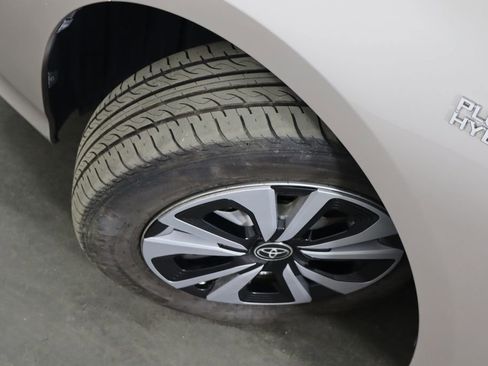 Used 2017 Toyota Prius Prime Premium FWD image 41