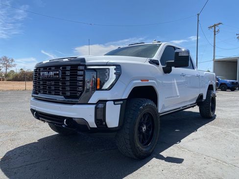 Used 2024 GMC Sierra 2500 Denali Ultimate w/ Max Trailering Package AWD/4WD image 2