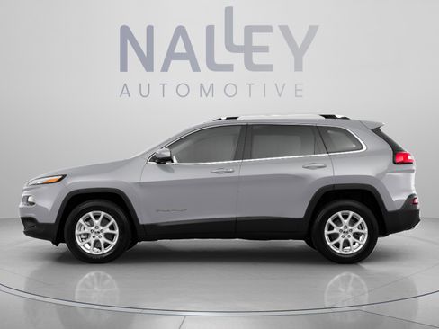 Used 2016 Jeep Cherokee Latitude FWD image 2