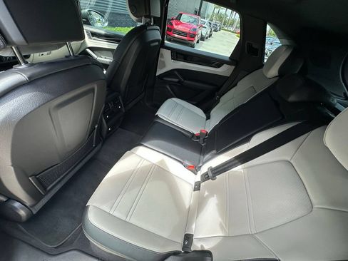 Certified 2024 Porsche Cayenne AWD/4WD image 38