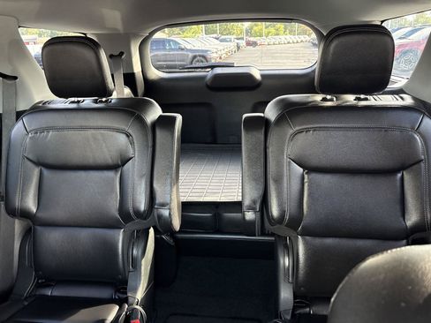 Used 2020 Ford Explorer XLT w/ Equipment Group 202A AWD/4WD image 19