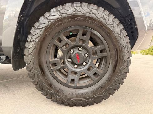 Used 2022 Toyota 4Runner TRD Off-Road Premium w/ Moonroof Package AWD/4WD image 33
