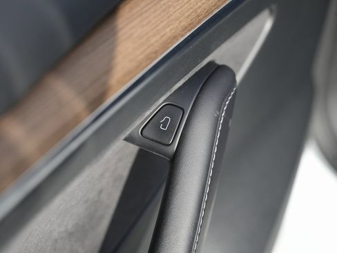 Used 2023 Tesla Model 3 Standard Range image 29