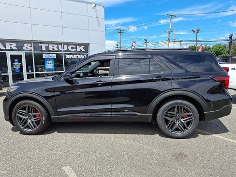 Certified 2025 Ford Explorer ST AWD/4WD image 7