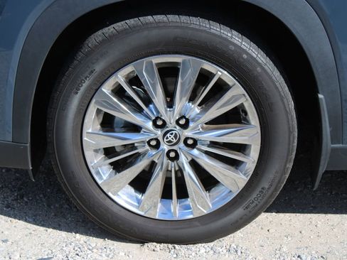 Used 2024 Toyota Grand Highlander Platinum image 8