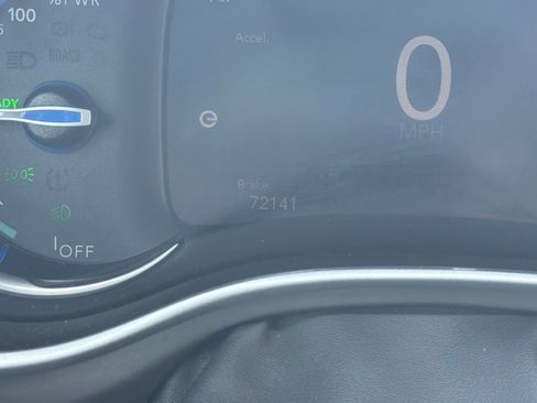 Used 2025 Chrysler Pacifica Select FWD image 25