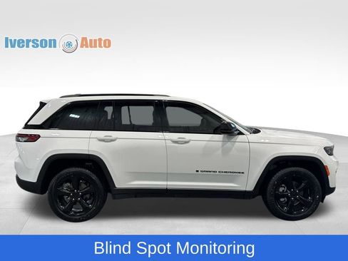 Used 2023 Jeep Grand Cherokee Limited w/ Black Appearance Package image 10