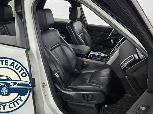Used 2019 Land Rover Discovery HSE image 39