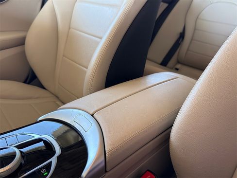 Used 2019 Mercedes-Benz C 300 Sedan image 24