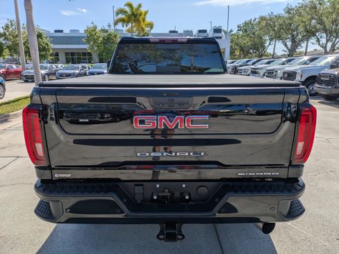 Used 2023 GMC Sierra 2500 Denali w/ Denali Ultimate Package AWD/4WD image 5