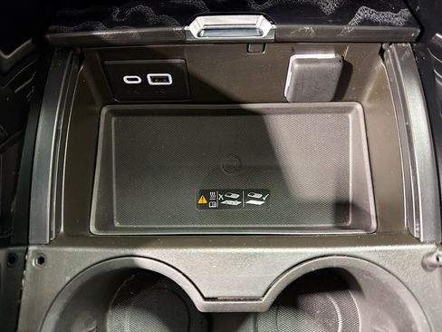 Used 2023 GMC Yukon Denali image 31