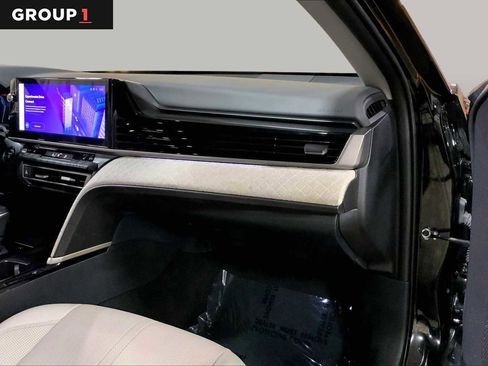 Used 2025 Toyota Camry XLE AWD/4WD image 19