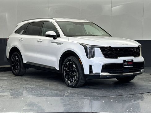 Used 2024 Kia Sorento S image 1