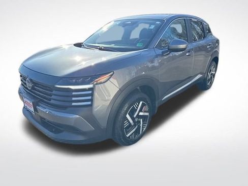 Used 2025 Nissan Kicks SV image 2