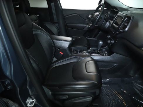 Used 2019 Jeep Cherokee Latitude Plus w/ Cold Weather Group AWD/4WD image 34
