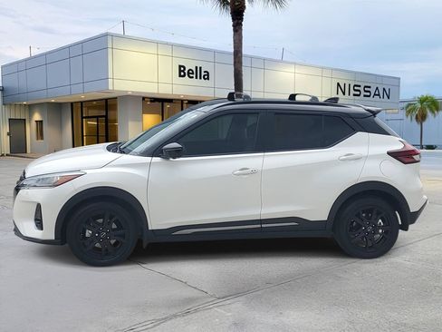 Used 2024 Nissan Kicks SR w/ SR Premium Package FWD image 2