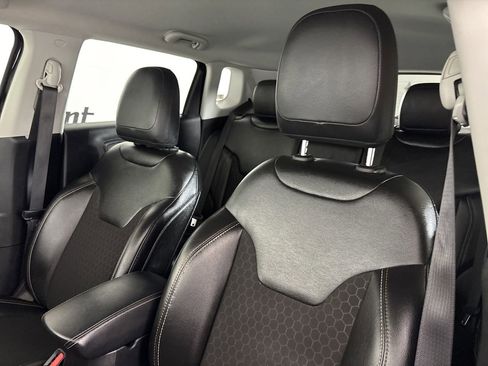 Used 2021 Jeep Compass Latitude image 10