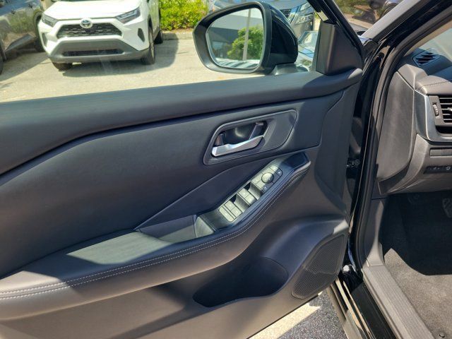Certified 2026 Nissan Rogue SV FWD image 18