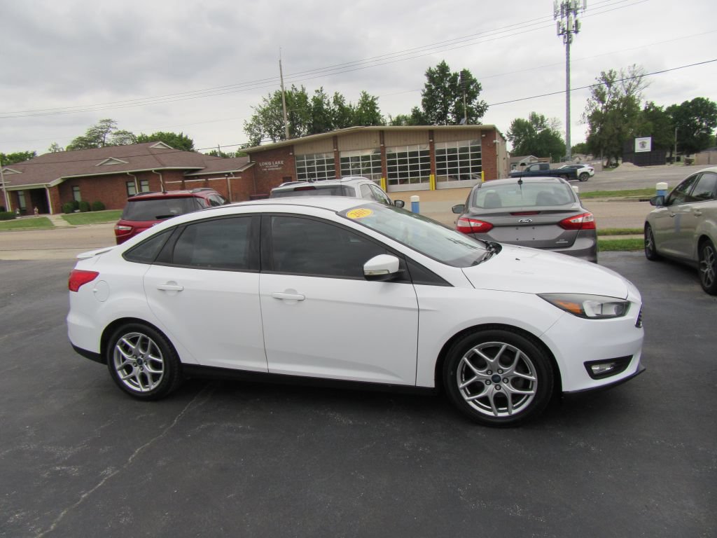 Used 2015 Ford Focus SE w/ Equipment Group 201A FWD image 2