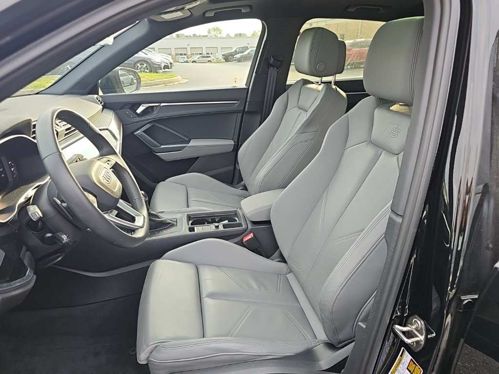 Certified 2025 Audi Q3 2.0T Premium w/ Convenience Package AWD/4WD image 3