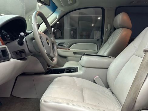 Used 2011 Chevrolet Avalanche LT image 11