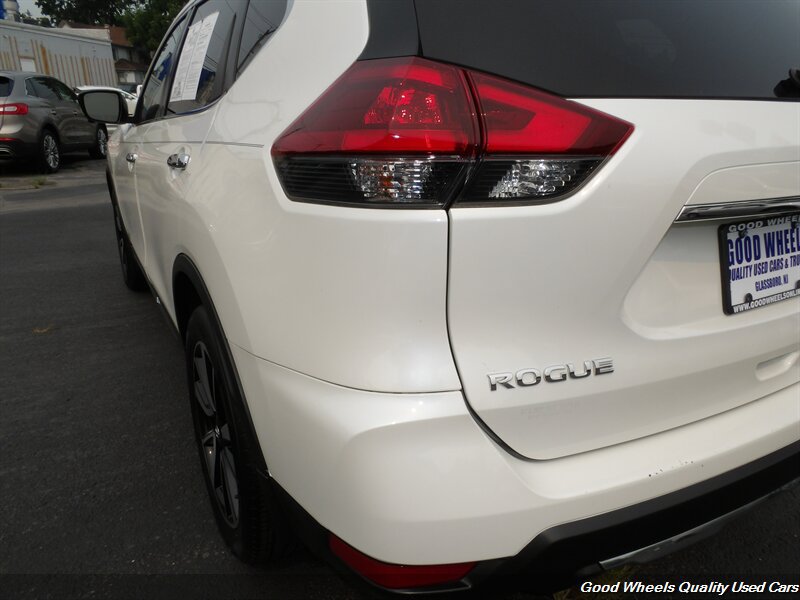 Used 2018 Nissan Rogue SL w/ Premium Package AWD/4WD image 9