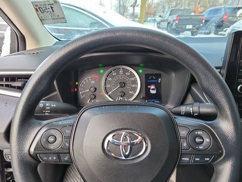 Used 2022 Toyota Corolla LE image 6