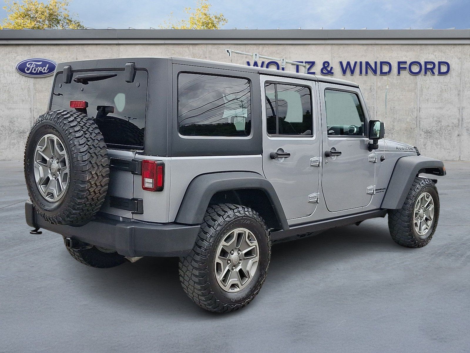 Used 2016 Jeep Wrangler Unlimited Rubicon w/ Connectivity Group AWD/4WD image 6