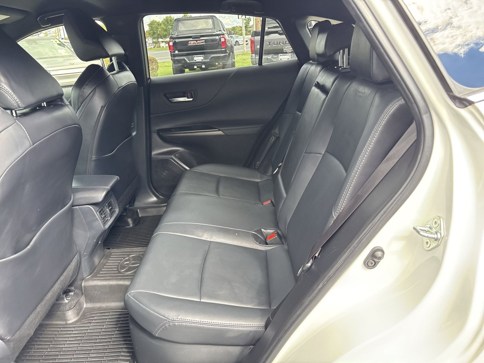 Used 2022 Toyota Venza XLE AWD/4WD image 23
