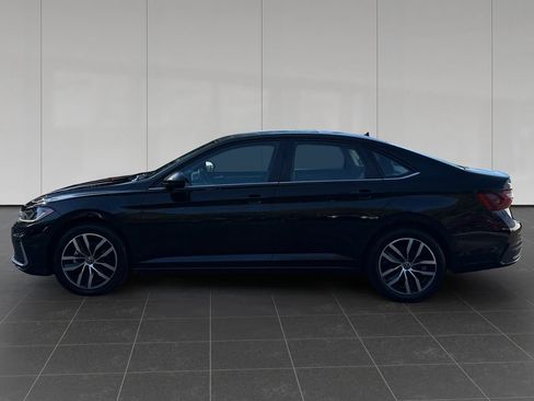 Used 2025 Volkswagen Jetta SE FWD image 2
