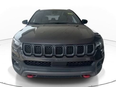 Used 2023 Jeep Compass Trailhawk AWD/4WD image 4