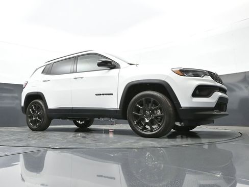 New 2026 Jeep Compass Latitude image 39