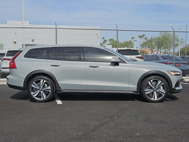 Used 2026 Volvo V60 B5 Cross Country Plus w/ Protection Package Premier AWD/4WD image 4