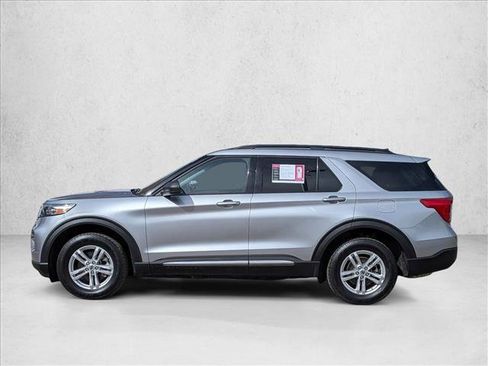 Used 2021 Ford Explorer XLT w/ Equipment Group 202A image 9