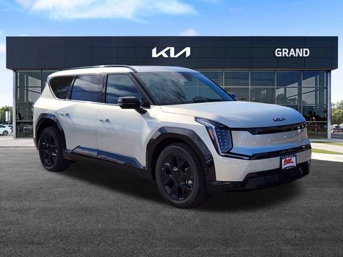 New 2026 Kia EV9 Land image 2